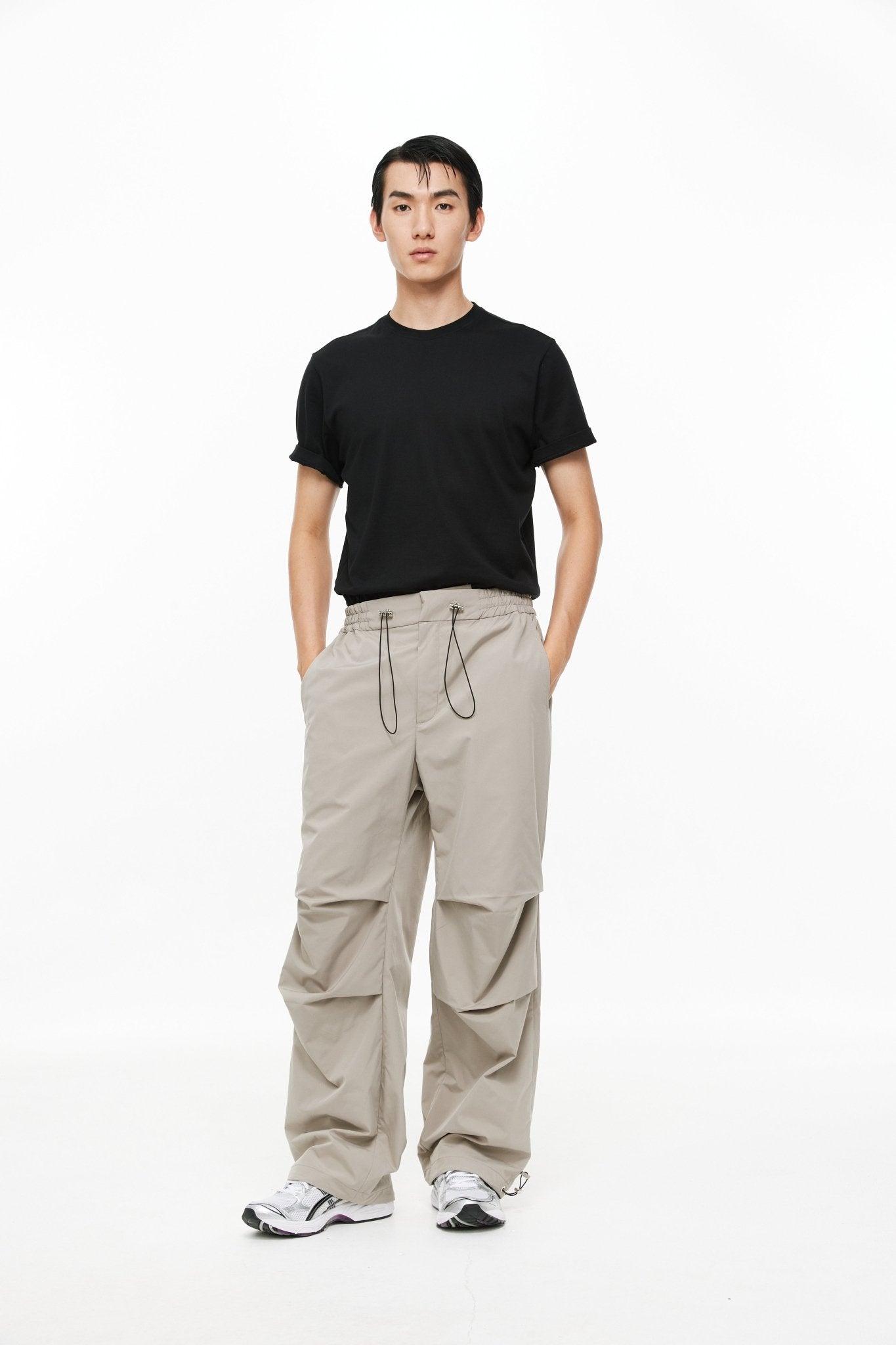 UNAWARES Khaki Waist Drawstring Adjustable Paratrooper Pants | MADA IN CHINA